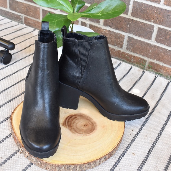 Shoes - Size 9 Black Bootie